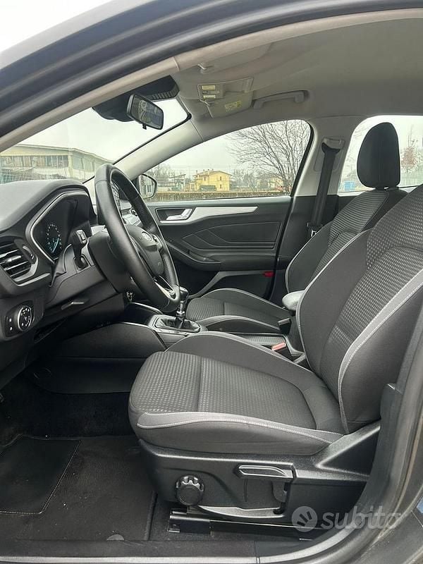 Usata Ford Focus Titanium 95 CV (69 kW) 2020 Grigio Station wagon