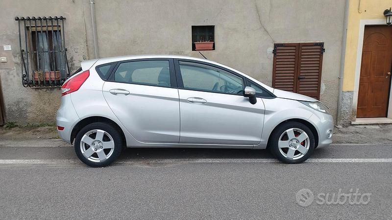 Usata Ford Fiesta 82 CV (60 kW) 2012 Berlina