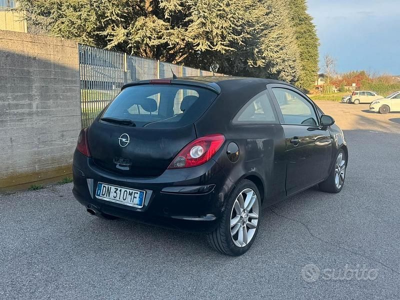 Usata Opel Corsa 75 CV (55 kW) 2008 Nero Utilitaria