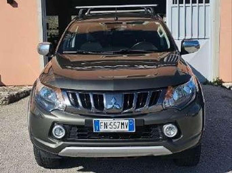 Occasion Mitsubishi L200 Intense 181 PK (133 kW) 2017 Grijs Pickup