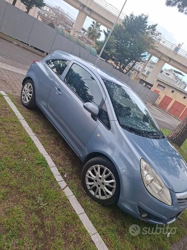 Usata Opel Corsa 75 CV (55 kW) 2009 Blu Utilitaria