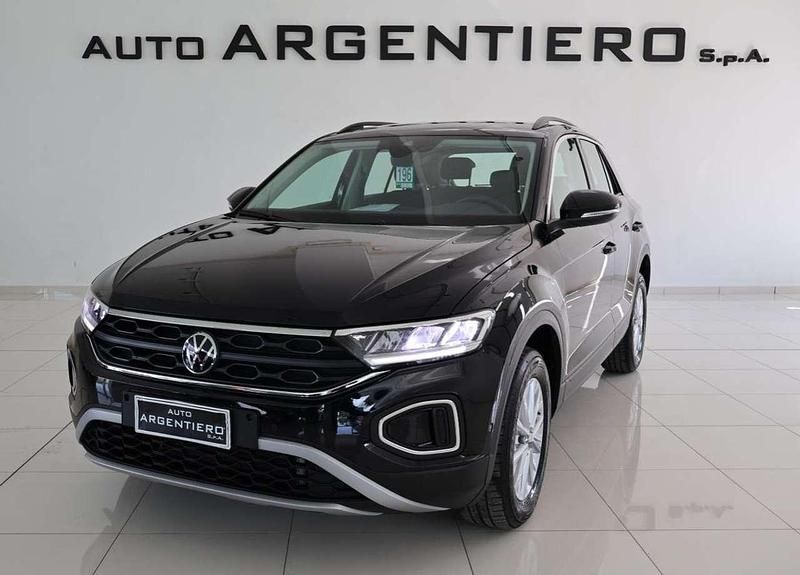 Usata VW T-Roc Life 116 CV (85 kW) 2025 Deep black SUV
