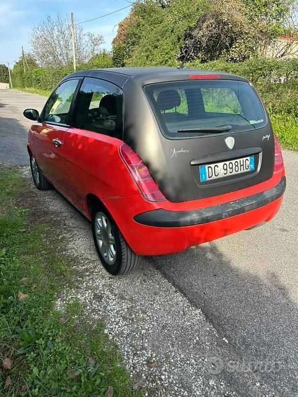 Usata Lancia Ypsilon 70 CV (51 kW) 2006 Rosso Utilitaria