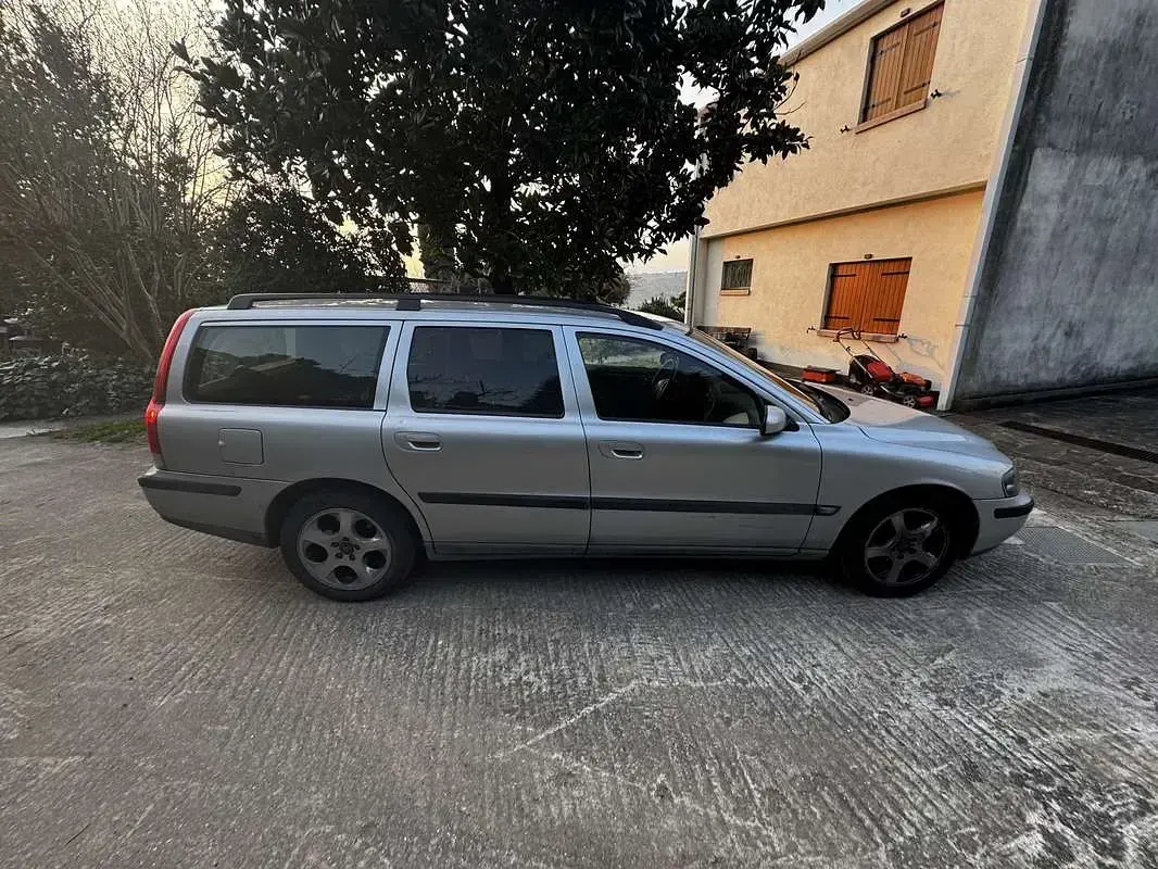 Usata Volvo V70 163 CV (119 kW) 2003 Argento Station wagon
