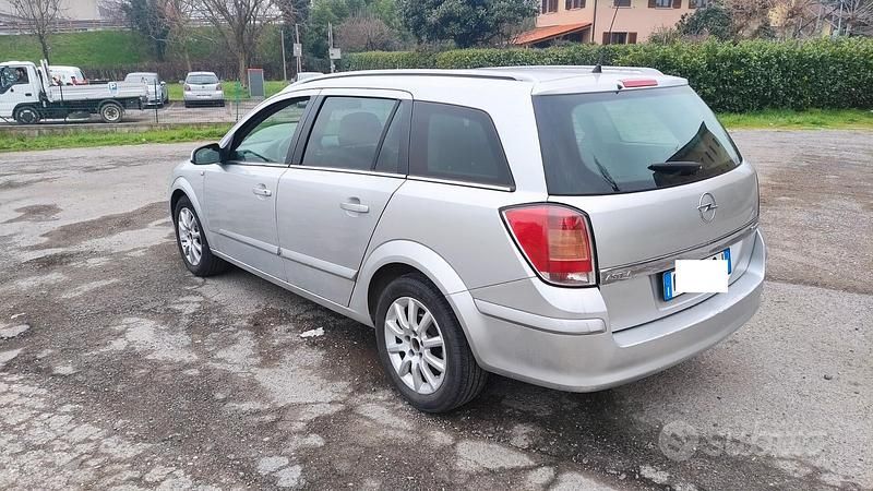 Usata Opel Astra 105 CV (77 kW) 2005 Grigio Station wagon