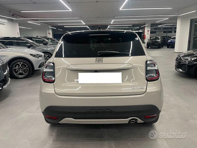 Usata Fiat 600 La Prima 110 CV (80 kW) 2025 Beige SUV