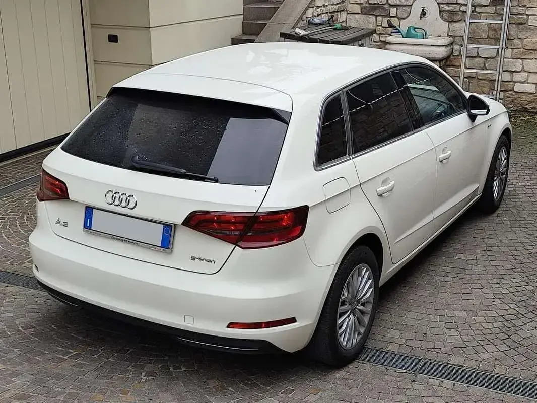 Usata Audi A3 Attraction 110 CV (80 kW) 2014 Bianco Berlina