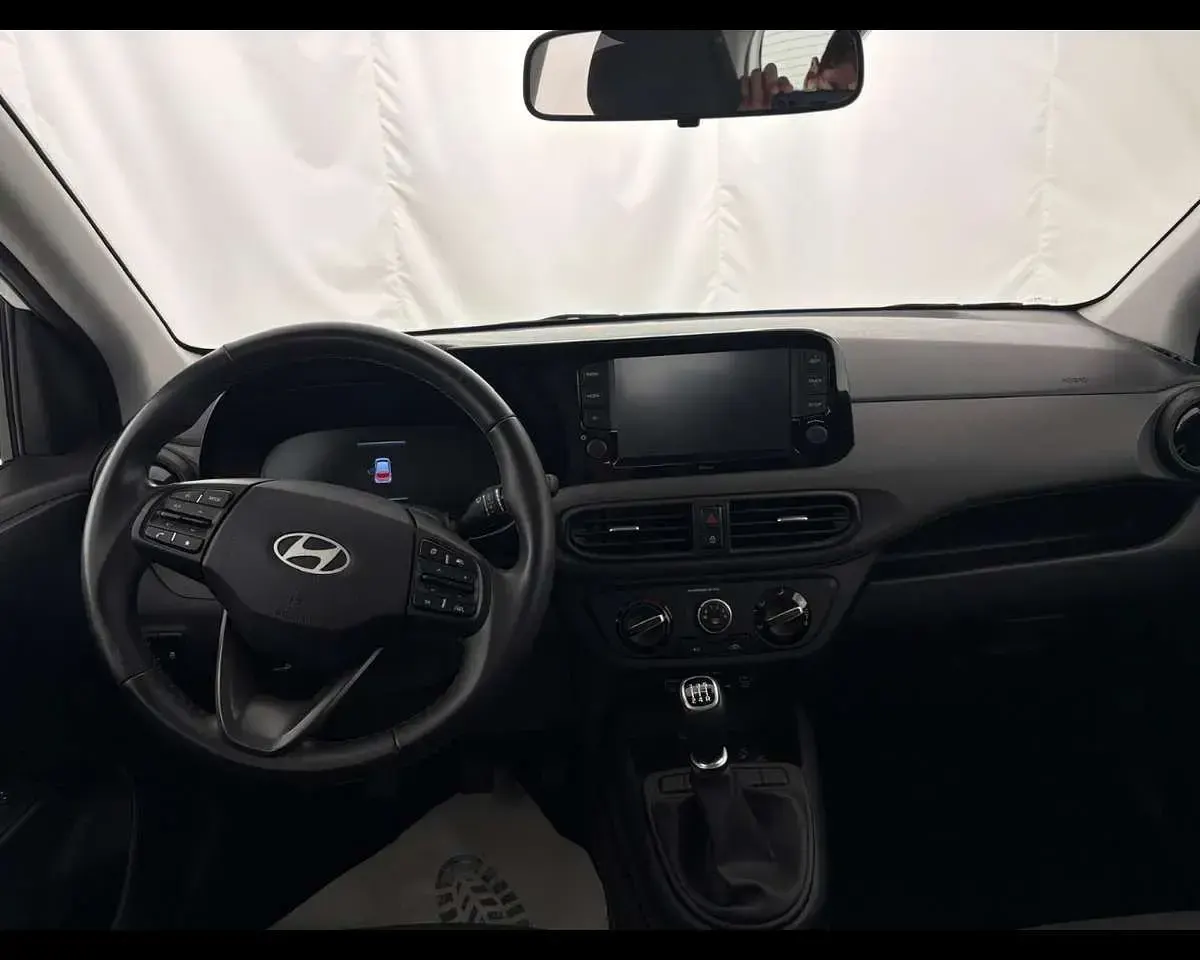 Usata Hyundai i10 67 CV (49 kW) 2024 Atlas white Utilitaria