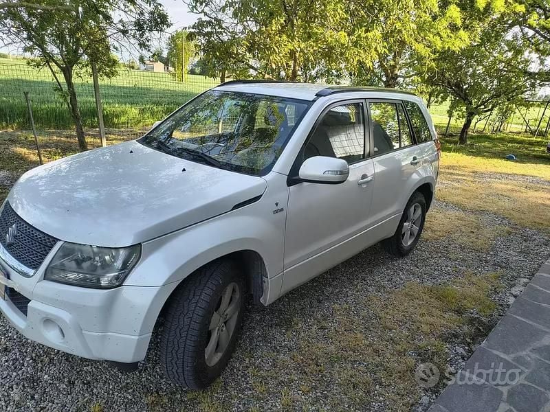 Usata Suzuki Grand Vitara 2011 Bianco SUV