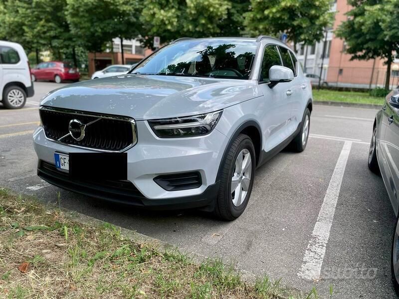 Usata Volvo XC40 Momentum 129 CV (94 kW) 2021 Grigio SUV