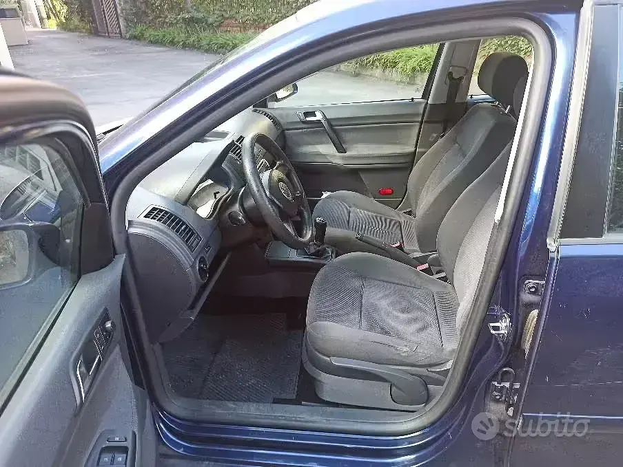 Usata VW Polo Comfortline 80 CV (58 kW) 2006 Blu Utilitaria