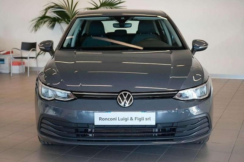 Usata VW Golf VIII Life 116 CV (85 kW) 2022 Dolphin grey Berlina