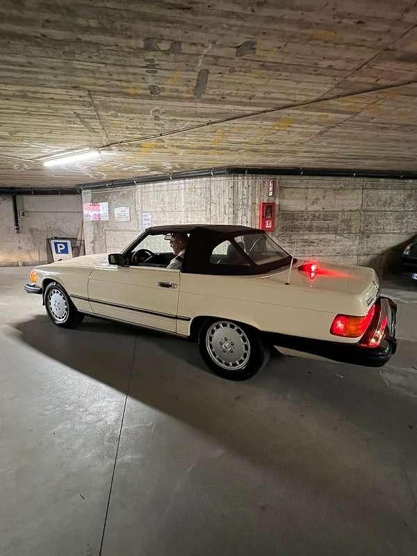 Usata Mercedes 560 242 CV (177 kW) 1986 Beige