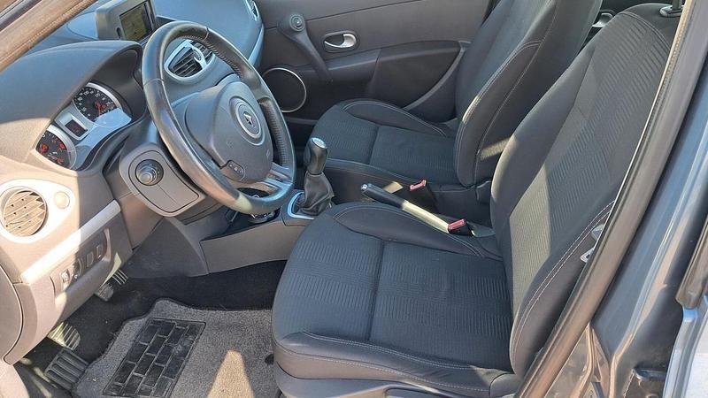 Usata Renault Clio II Dynamique 75 CV (55 kW) 2010 Grigio Berlina