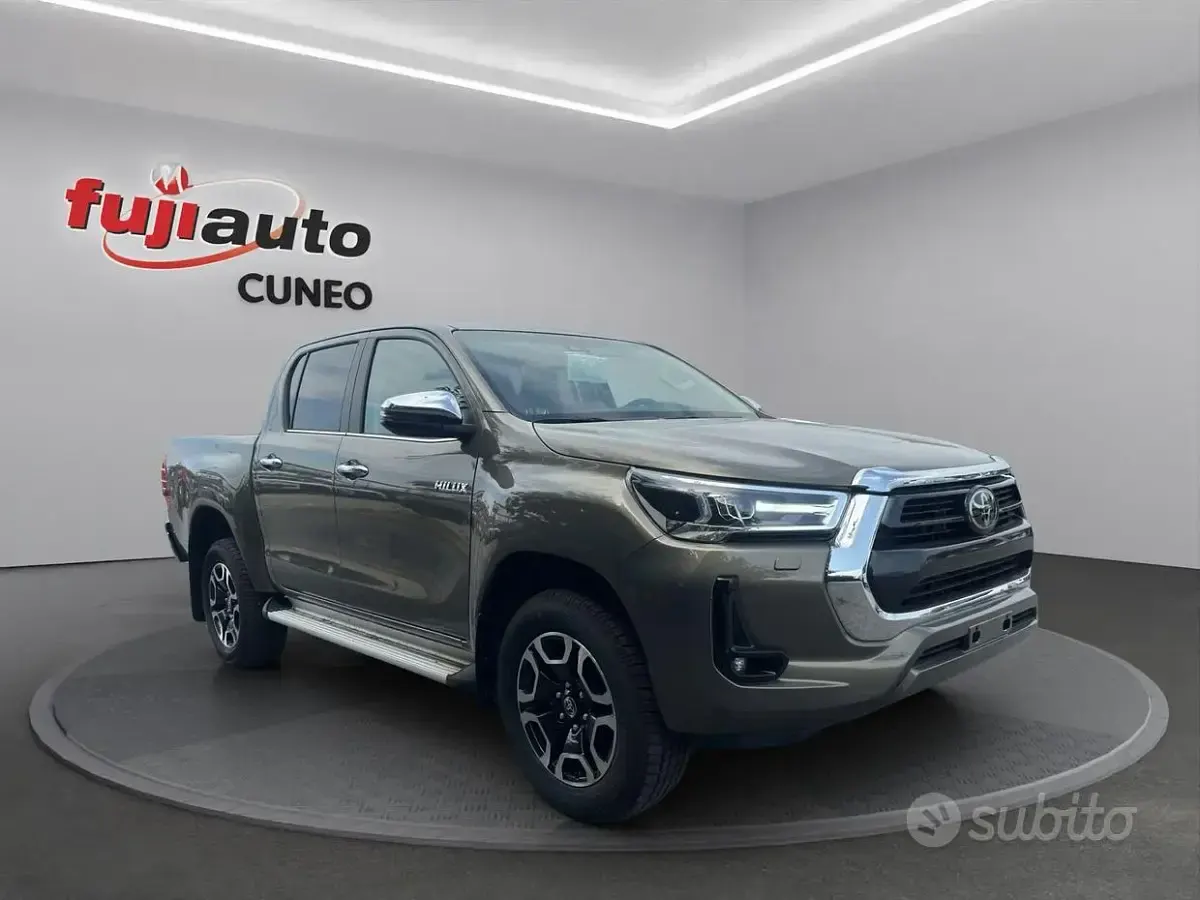 Nuova Toyota HiLux Executive 2026 Grigio Pick-up