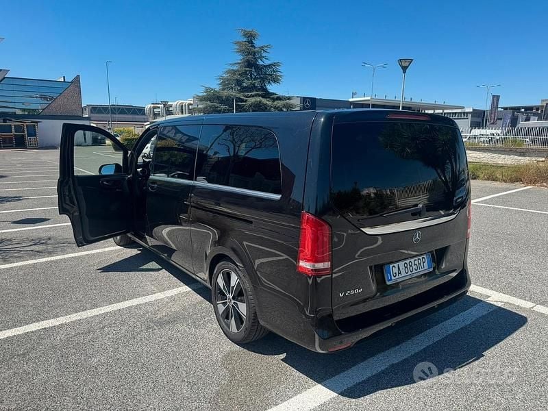 Usata Mercedes E250 190 CV (139 kW) 2020 Nero Monovolume