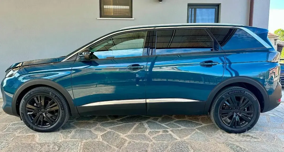 Usata Peugeot 5008 Allure 131 CV (96 kW) 2024 Verde SUV