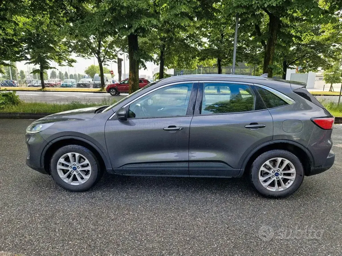 Usata Ford Kuga 120 CV (88 kW) 2021 Grigio SUV