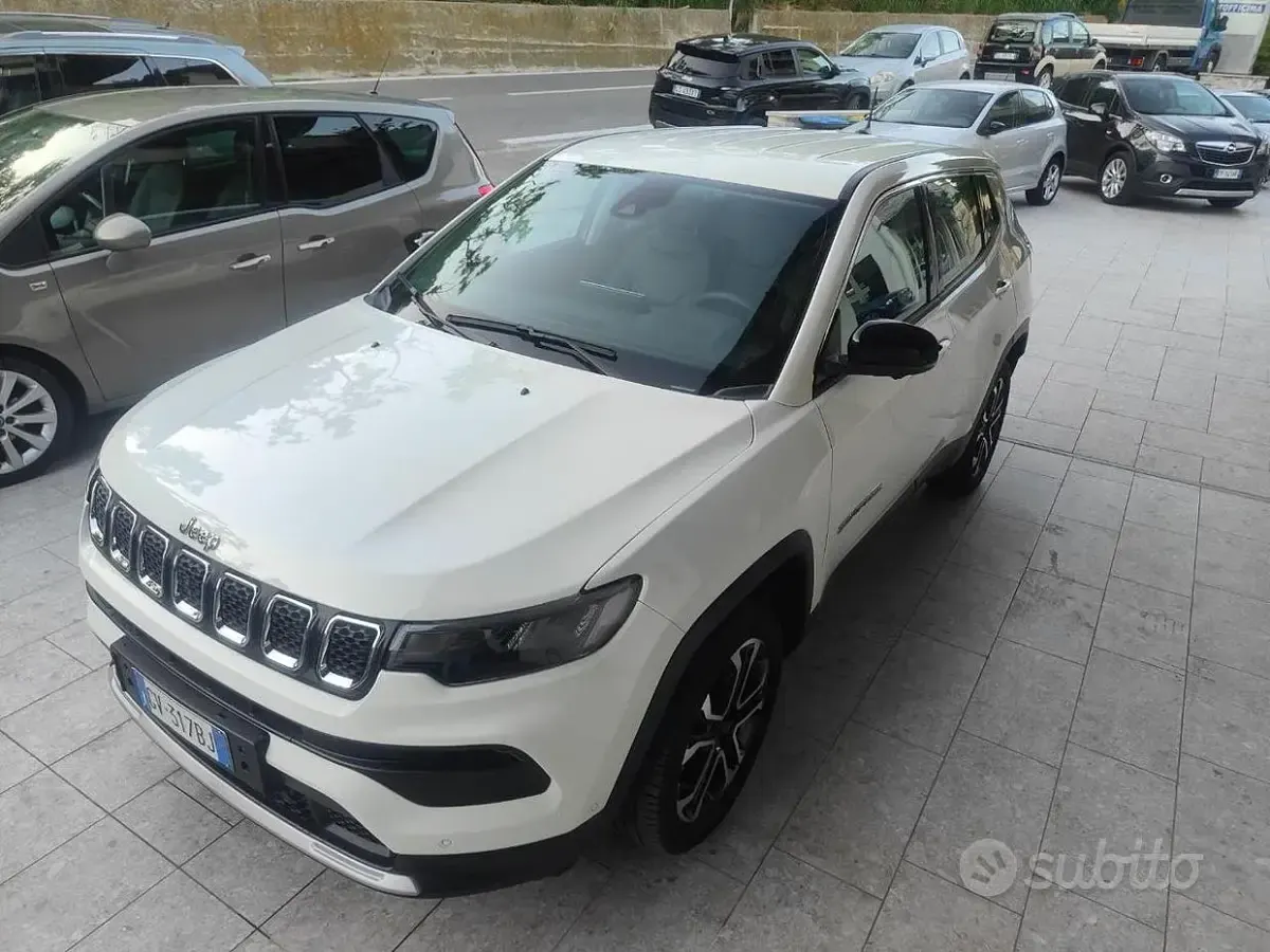 Usata Jeep Compass Altitude 131 CV (96 kW) 2024 Bianco SUV