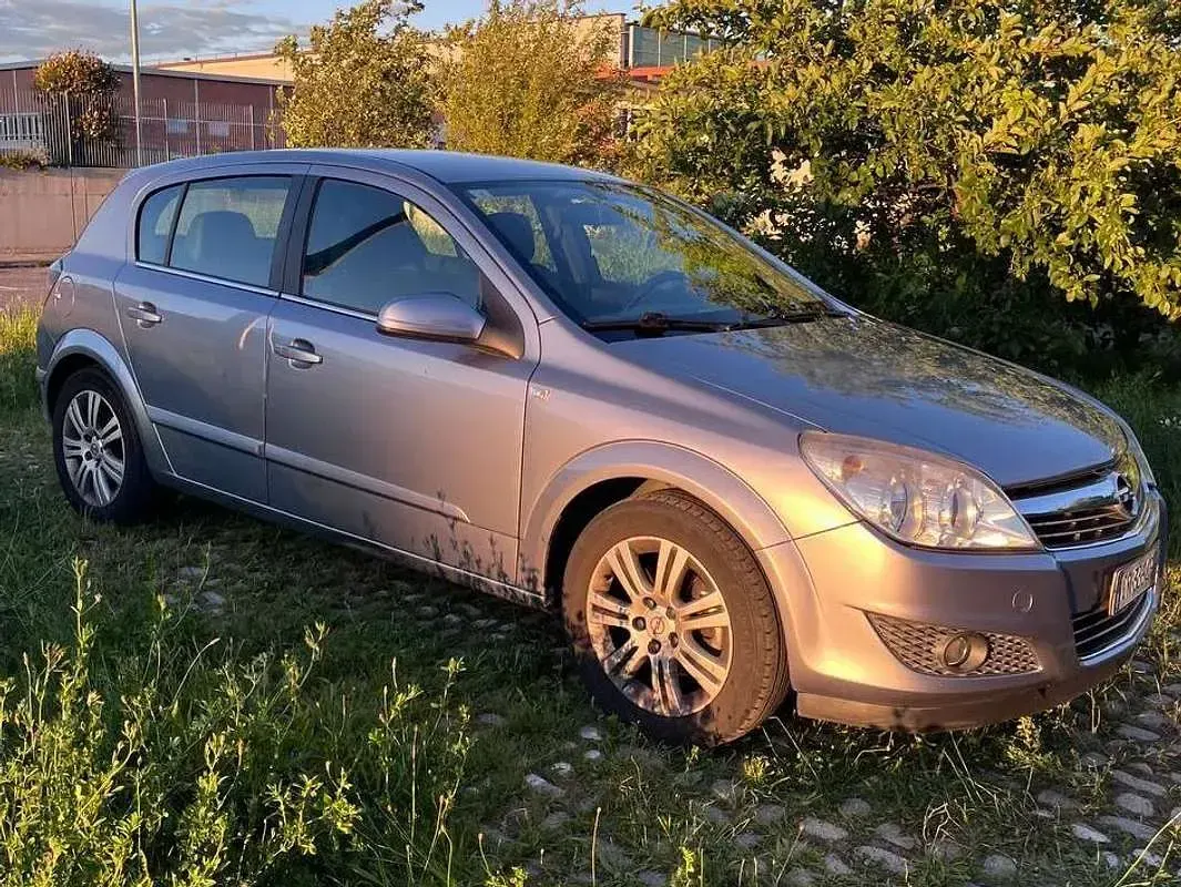 Usata Opel Astra Club 116 CV (85 kW) 2008 Argento Berlina