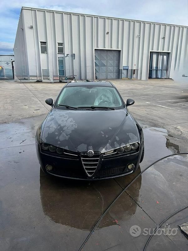 Nero Usata 2009 Alfa Romeo 159 Station wagon | 4000 € - Immagine 1/4