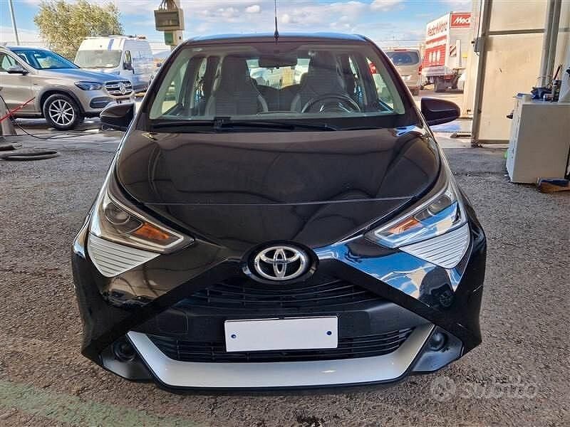 Usata Toyota Aygo Connect Style 72 CV (52 kW) 2019 Nero Utilitaria