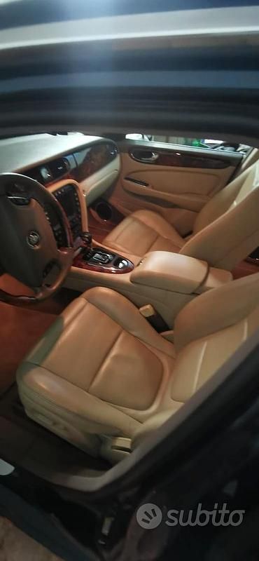 Usata Jaguar XJ8 Executive 207 CV (152 kW) 2006 Blu Berlina