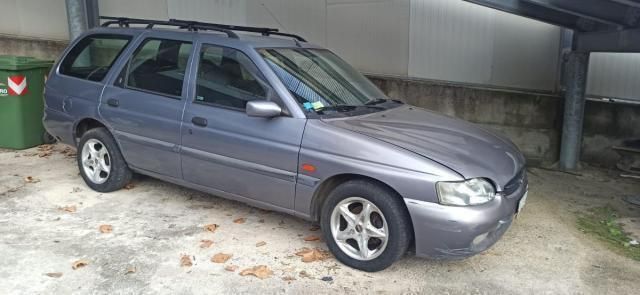 Usata Ford Escort 89 CV (65 kW) 1998 Grigio Station wagon