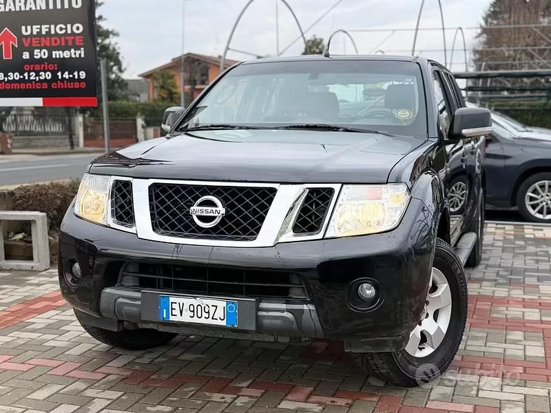 Usata Nissan Navara 190 CV (139 kW) 2014 Nero Pick-up