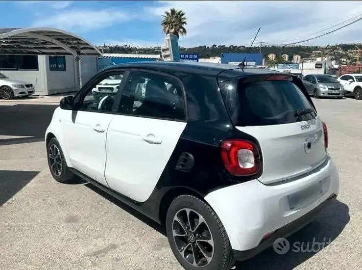 Usata Smart ForFour 70 CV (51 kW) 2015 Bianco Utilitaria