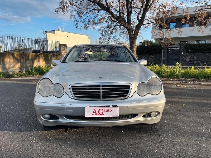 Usata Mercedes C220 Elegance 150 CV (110 kW) 2004 Grigio Berlina
