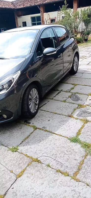 Usata Peugeot 208 Active 2016 Grigio Utilitaria