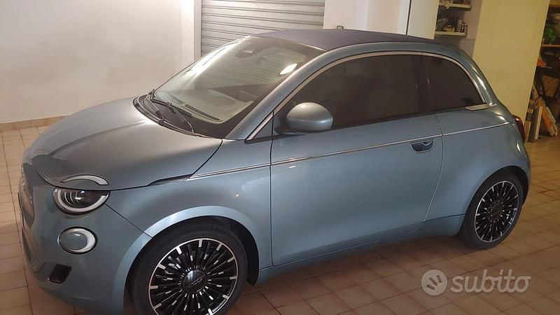Usata Fiat 500e 86 kW (118 CV) 2020 Blu Cabrio