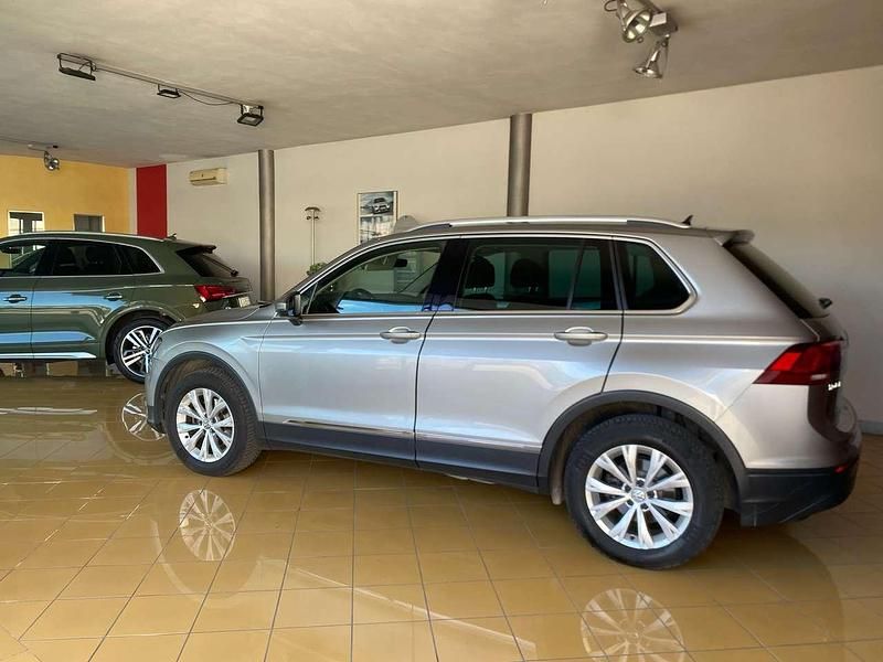Grigio Usata 2020 VW Tiguan Business SUV | 19.700 € (Super prezzo) - Immagine 1/4