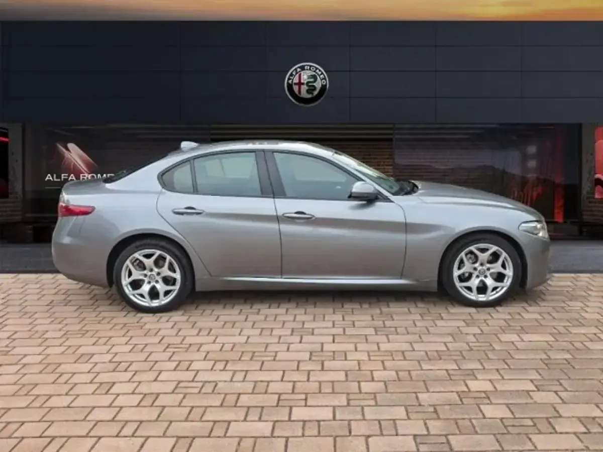 Usata Alfa Romeo Giulia Executive 160 CV (117 kW) 2021 Grigio scuro Berlina