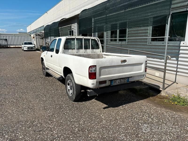 Usata Toyota HiLux SR5 90 CV (66 kW) 2000 Bianco Pick-up