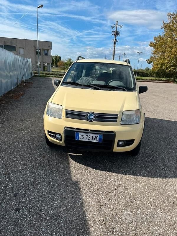 Giallo Usata 2005 Fiat Panda 4x4 Due volumi | 4200 € (Super prezzo) - Immagine 1/4