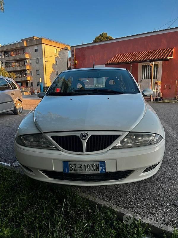 Usata Lancia Ypsilon 2002 Bianco Utilitaria