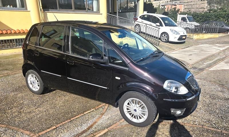 Usata Lancia Musa 95 CV (69 kW) 2012 Marrone Monovolume