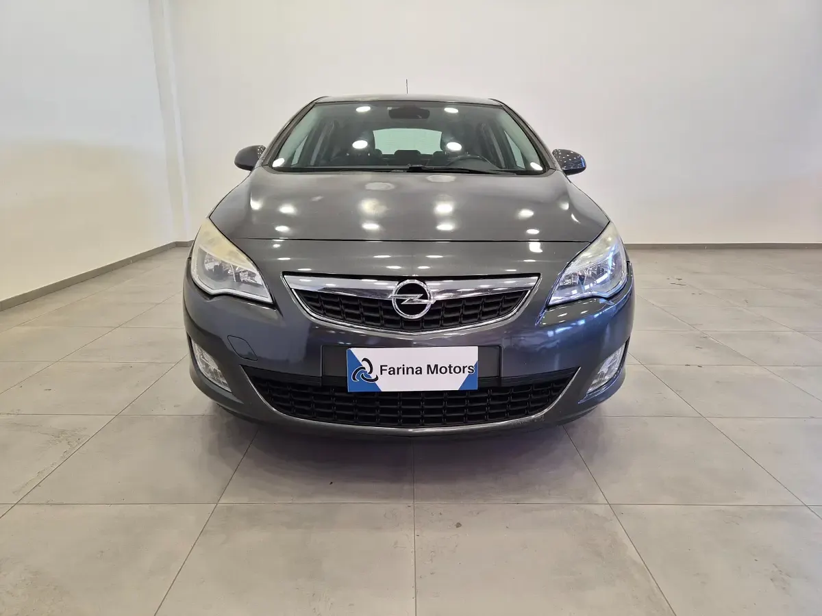 Usata Opel Astra 125 CV (91 kW) 2010 Grigio Berlina