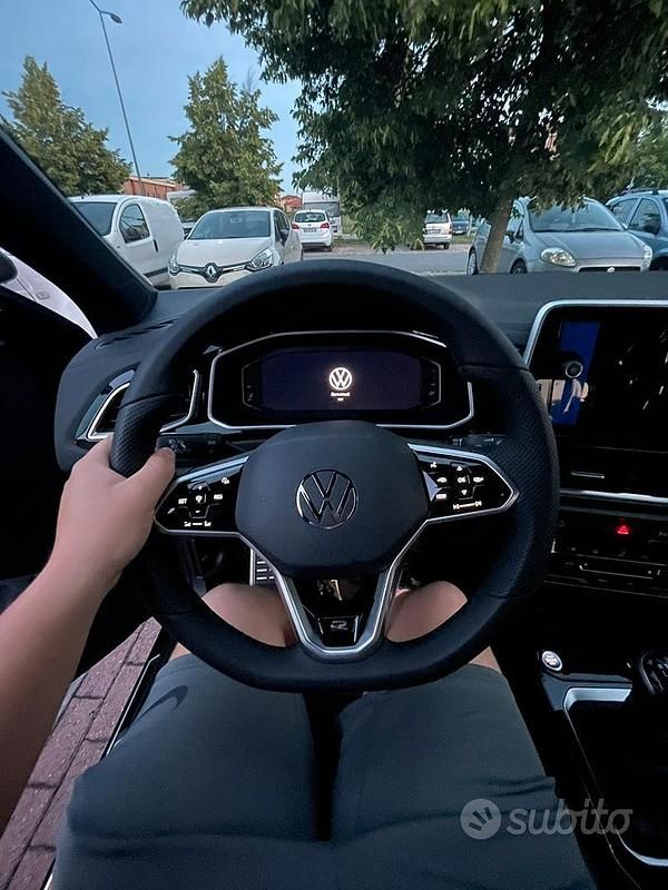 Usata VW T-Roc R-line 150 CV (110 kW) 2023 Nero SUV
