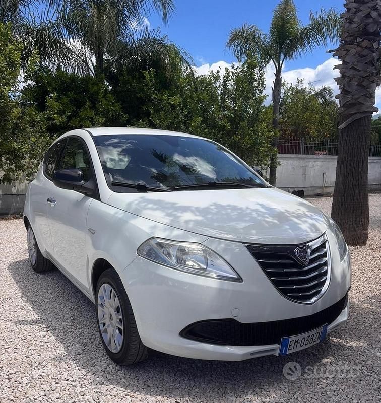 Usata Lancia Ypsilon S 69 CV (50 kW) 2012 Bianco Utilitaria