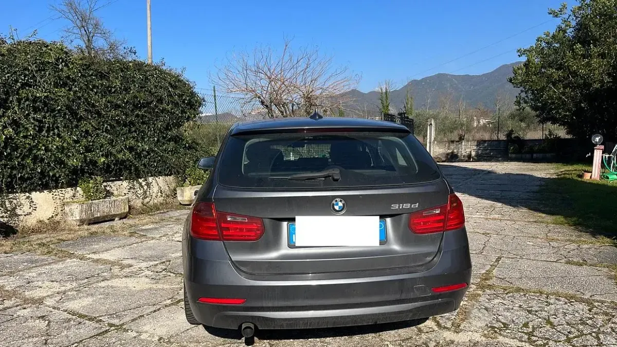 Usata BMW 318 143 CV (105 kW) 2014 Grigio Station wagon
