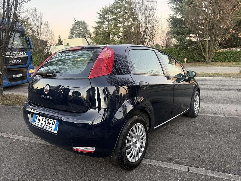 Usata Fiat Punto Lounge 77 CV (56 kW) 2015 Blu/azzurro Berlina