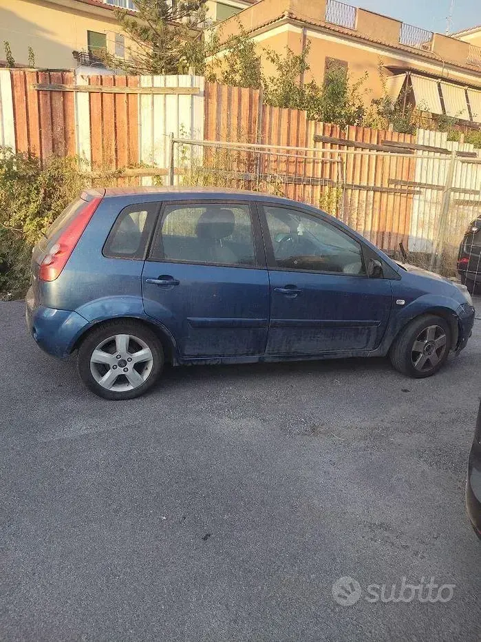 Usata Ford Fiesta 68 CV (50 kW) 2007 Bluazzurro Utilitaria