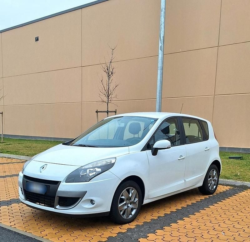 Usata Renault Scénic III 110 CV (80 kW) 2011 Bianco Monovolume