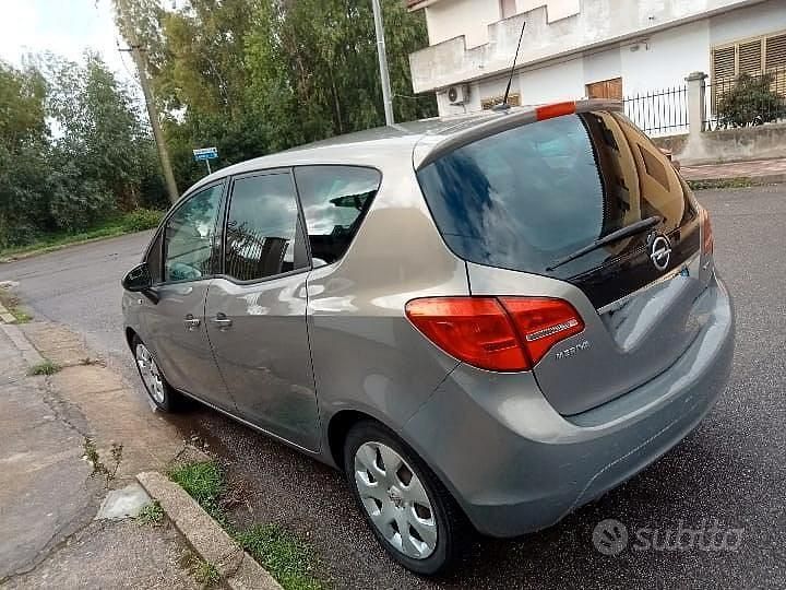 Usata Opel Meriva 110 CV (80 kW) 2011 Marrone Monovolume