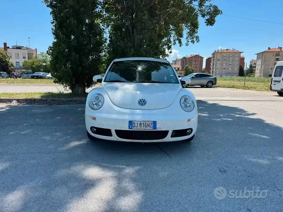 Usata VW New Beetle 102 CV (75 kW) 2007 Bianco Utilitaria