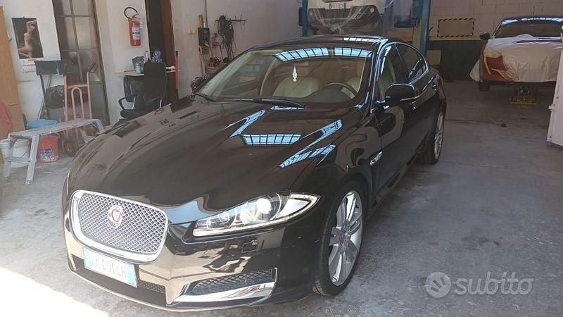 Usata Jaguar XF 200 CV (147 kW) 2014 Nero Berlina