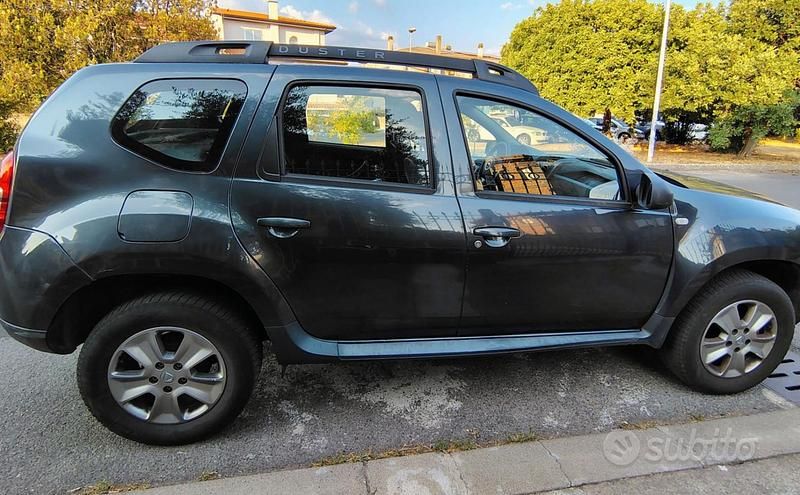 Usata Dacia Duster Lauréate 110 CV (80 kW) 2015 Nero SUV